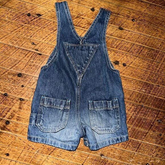 Oshkosh B’gosh classic denim 12 month basic short overalls - Picture 2 of 3